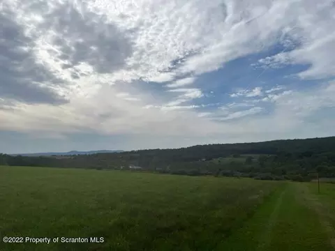 1308 Gravel Pond Rd, Glenburn Twp, PA 18411