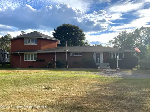 202 Country Club Rd, Scott Twp, PA 18433