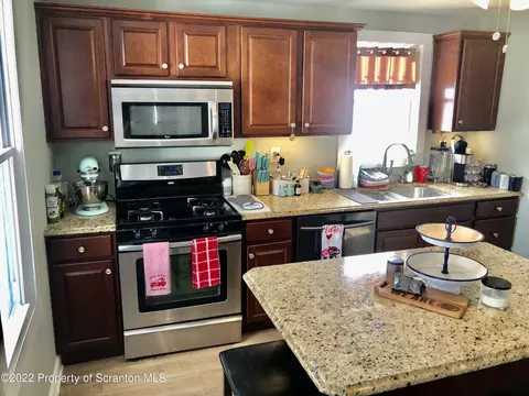 524 Spring St, Moosic, PA 18507 photo 19