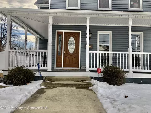 524 Spring St, Moosic, PA 18507 photo 4