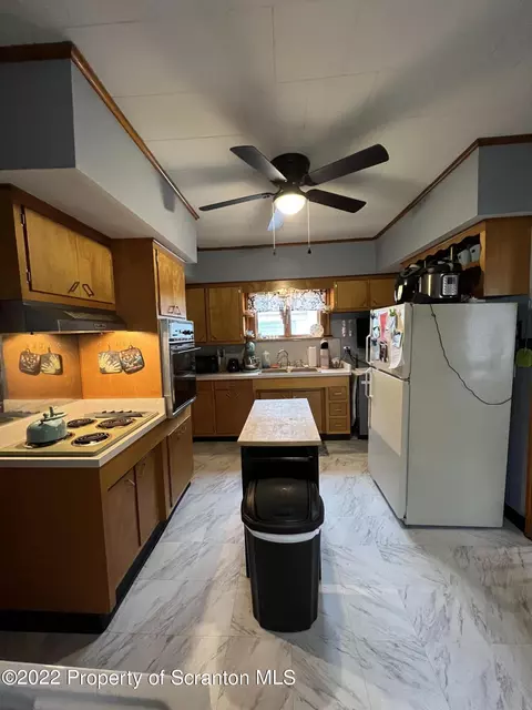 525 Florin St, Scranton, PA 18509 photo 4