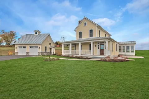 2403 Hickory Ln, Clarks Summit, PA 18411