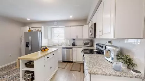 144 Taroli St, Old Forge, PA 18518 photo 8