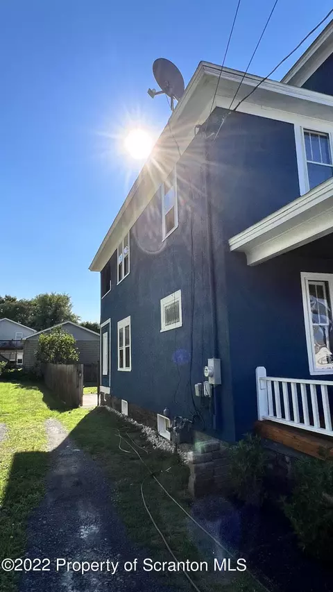 531 E Pine St, Olyphant, PA 18447 photo 8