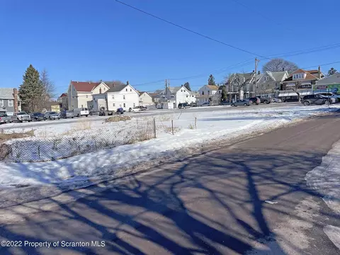 602 Alter St, Hazleton, PA 18201 photo 2