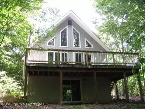 47 Floral Dr, Gouldsboro, PA 18424