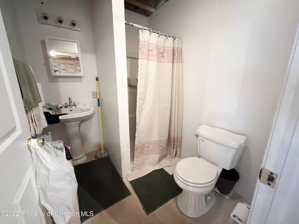  104 Girard Dr, Scranton, PA 18504 photo 21