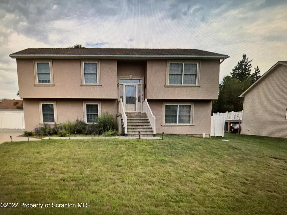  104 Girard Dr, Scranton, PA 18504 photo 2