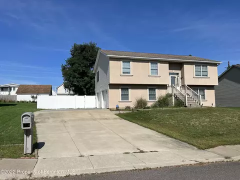 104 Girard Dr, Scranton, PA 18504