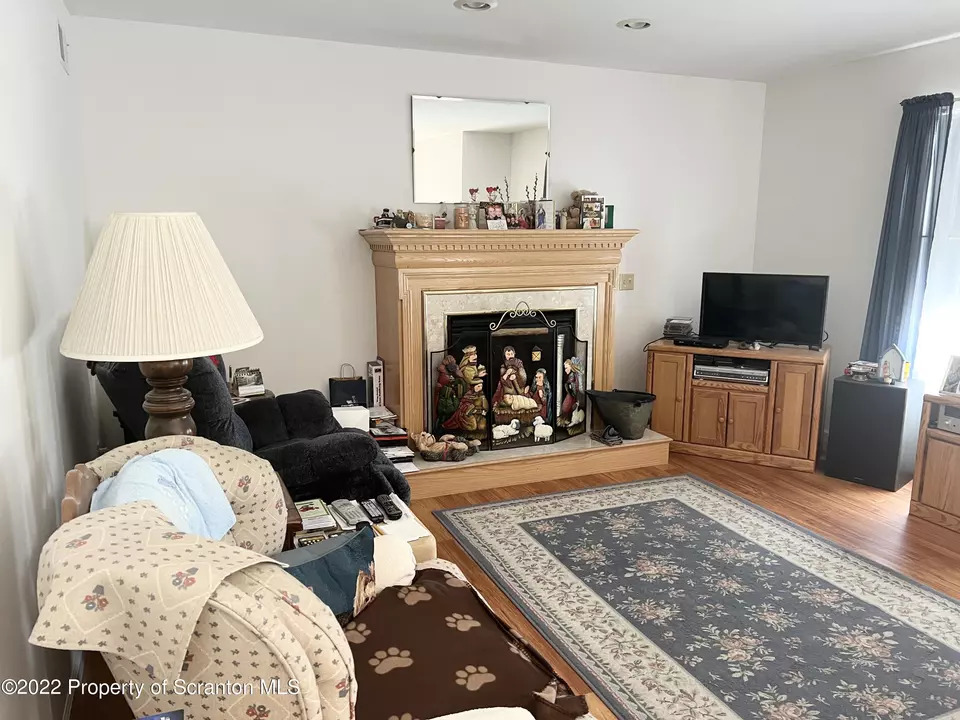  104 Girard Dr, Scranton, PA 18504 photo 4