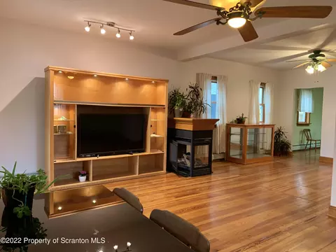 545 E Pine St, Olyphant, PA 18447 photo 7
