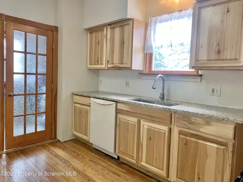 545 E Pine St, Olyphant, PA 18447 photo 15