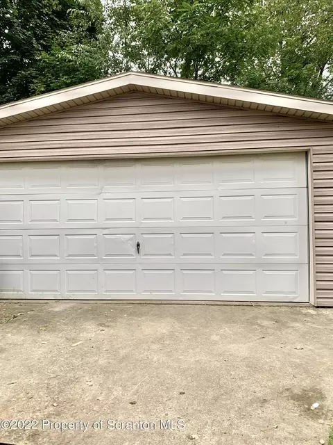 545 E Pine St, Olyphant, PA 18447 photo 5