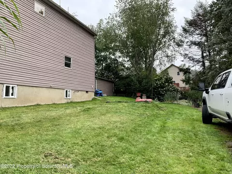 545 E Pine St, Olyphant, PA 18447 photo 4