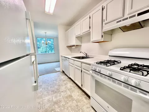 1406 Summit Pointe, Scranton, PA 18508 photo 12
