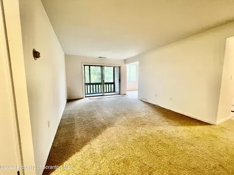 1406 Summit Pointe, Scranton, PA 18508 photo 4