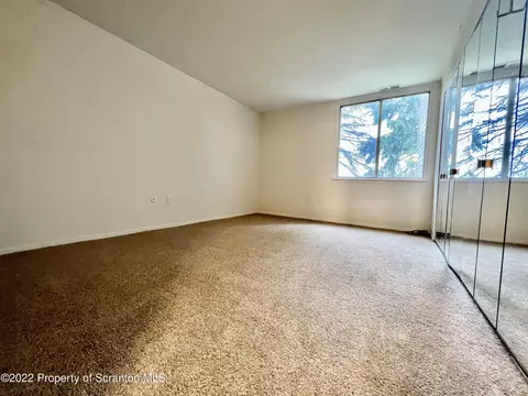 1406 Summit Pointe, Scranton, PA 18508 photo 3