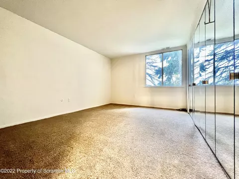 1406 Summit Pointe, Scranton, PA 18508 photo 2