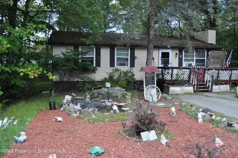9847 Deerwood Dr, Tobyhanna, PA 18466