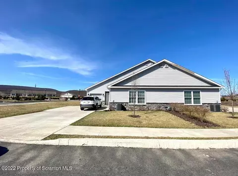 167 Golden Gate Dr, Archbald, PA 18403