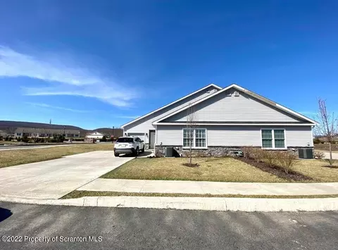 198 Golden Gate Dr, Archbald, PA 18403