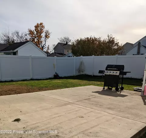 657 E Pine St, Olyphant, PA 18447 photo 17