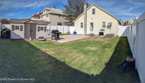 657 E Pine St, Olyphant, PA 18447 photo 2