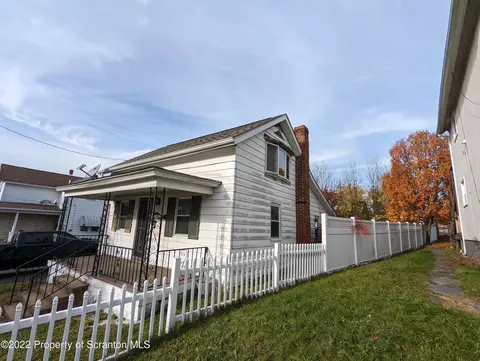 169 E Pine St, Dunmore, PA 18512 photo 3