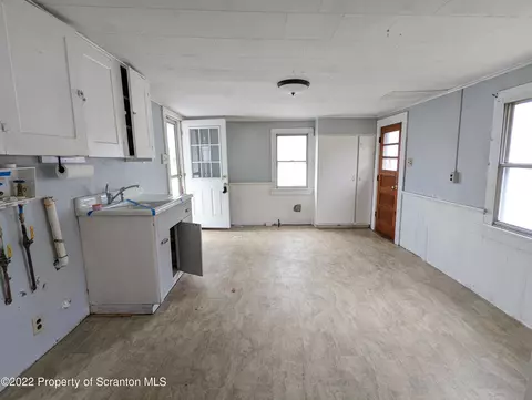 169 E Pine St, Dunmore, PA 18512 photo 7