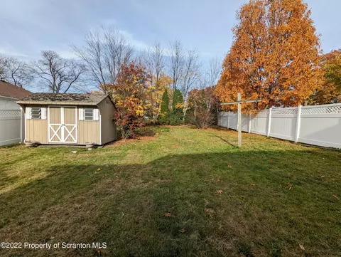 169 E Pine St, Dunmore, PA 18512 photo 4