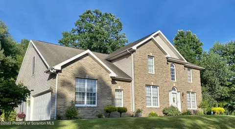 54 Oneill Dr, Moosic, PA 18507