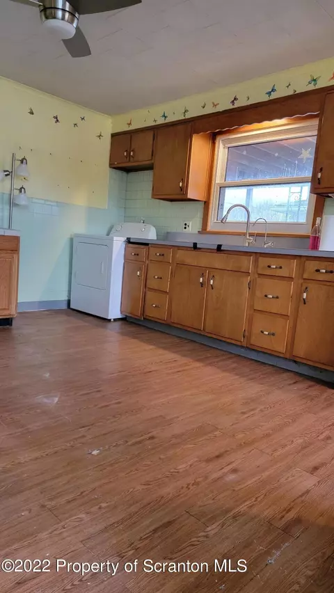 133 Howard St, Old Forge, PA 18518 photo 8
