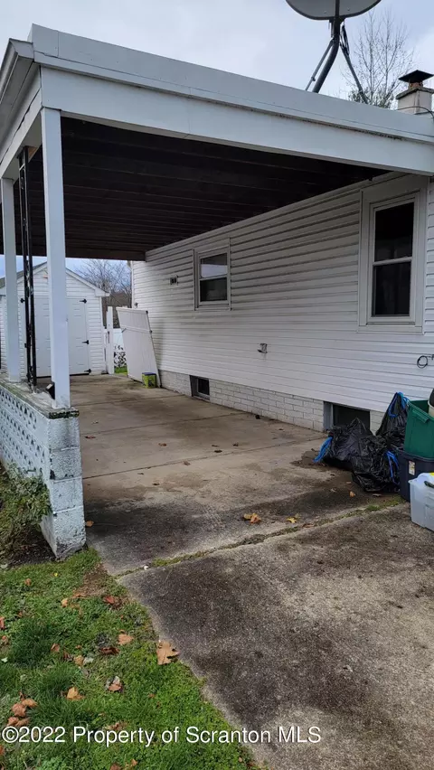 133 Howard St, Old Forge, PA 18518 photo 3