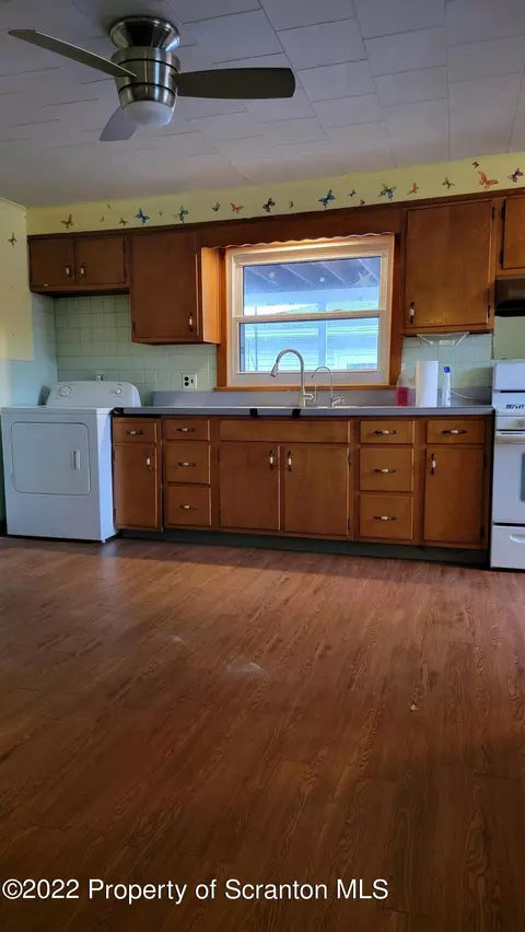 133 Howard St, Old Forge, PA 18518 photo 7