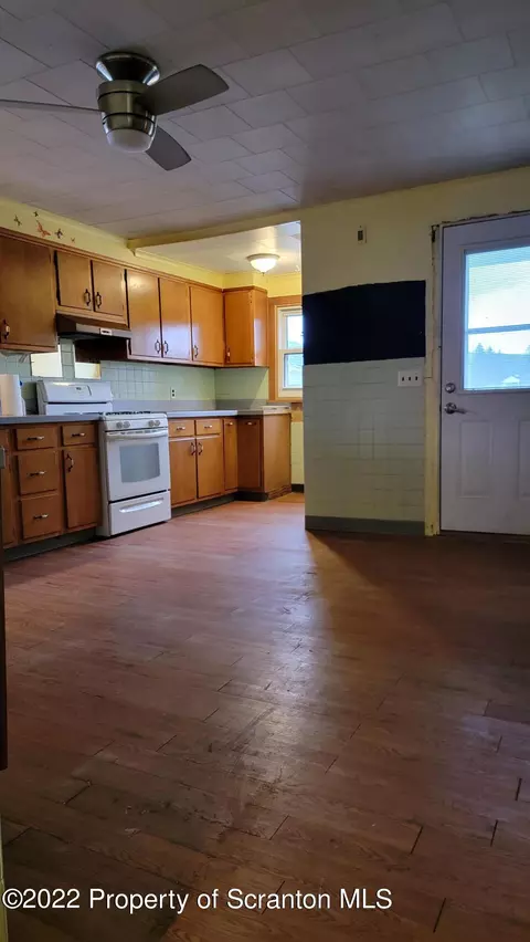 133 Howard St, Old Forge, PA 18518 photo 6