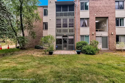 1203 Summit Pointe, Scranton, PA 18508 photo 2