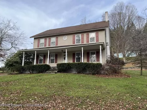 28 Manzer Rd, New Milford, PA 18834