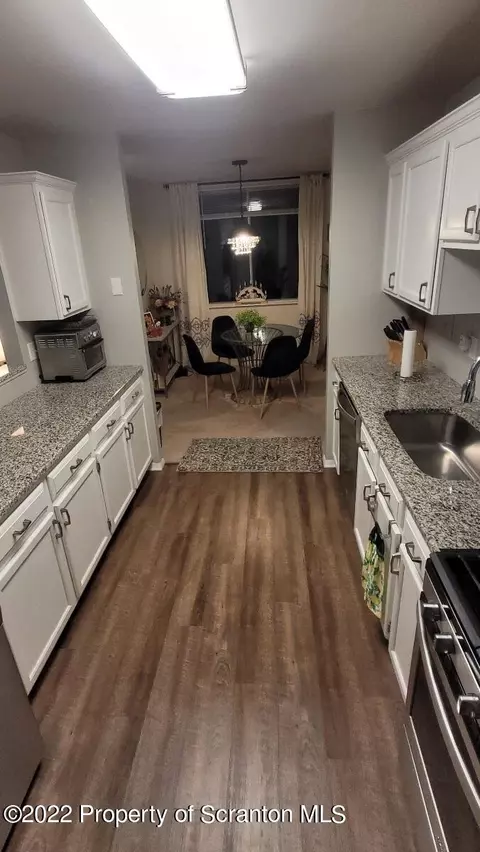 1506 Summit Pointe, Scranton, PA 18508 photo 4