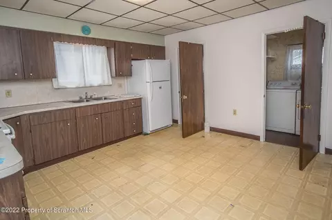705 Fallon St, Old Forge, PA 18518 photo 6