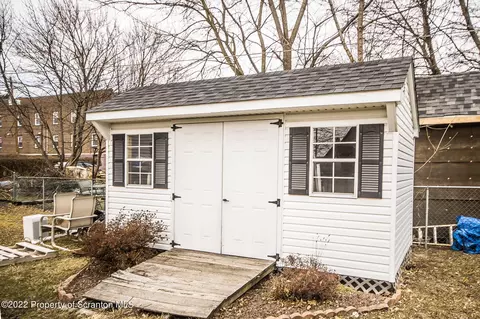 705 Fallon St, Old Forge, PA 18518 photo 4