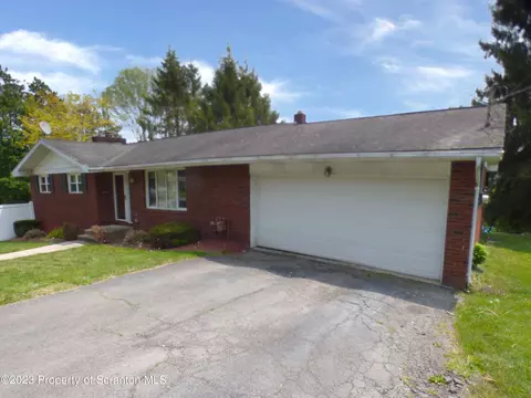 1 43rd St, Carbondale, PA 18407