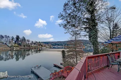 408 Pumpkin Ln, Lake Winola, PA 18625