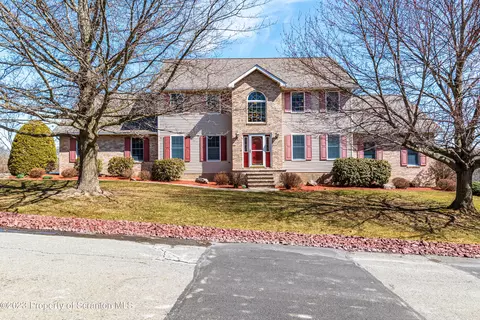 1027 Fairfield Cir, Clarks Summit, PA 18411