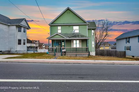 321 Dunmore St, Throop, PA 18512