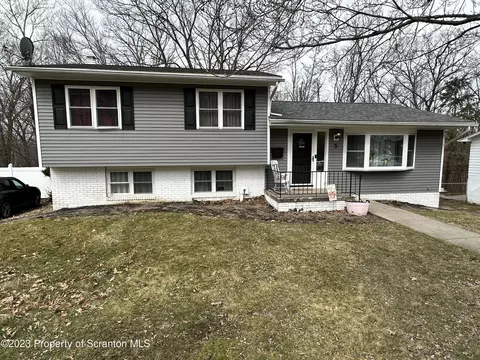 5 Leslie Dr, Scranton, PA 18505