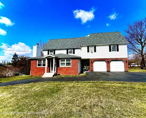1005 Layton Rd, Clarks Summit, PA 18411