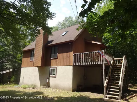 112 Country Club Dr, Thornhurst, PA 18424