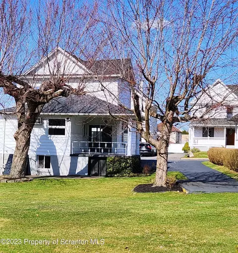 620 E Warren St, Dunmore, PA 18512 photo 16