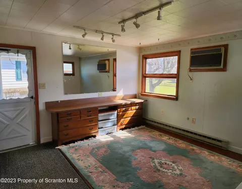 620 E Warren St, Dunmore, PA 18512 photo 9