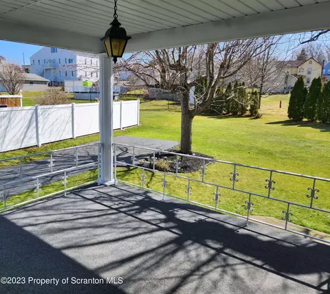 620 E Warren St, Dunmore, PA 18512 photo 15